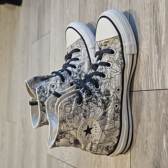 Converse Chuck Taylor Hi Top. Floral print sneaker. US 6 UK 4 - Picture 6 of 10
